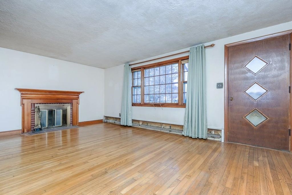 Photo of 37 Iris Avenue, Salem, NH 03079 (MLS # 5082527)