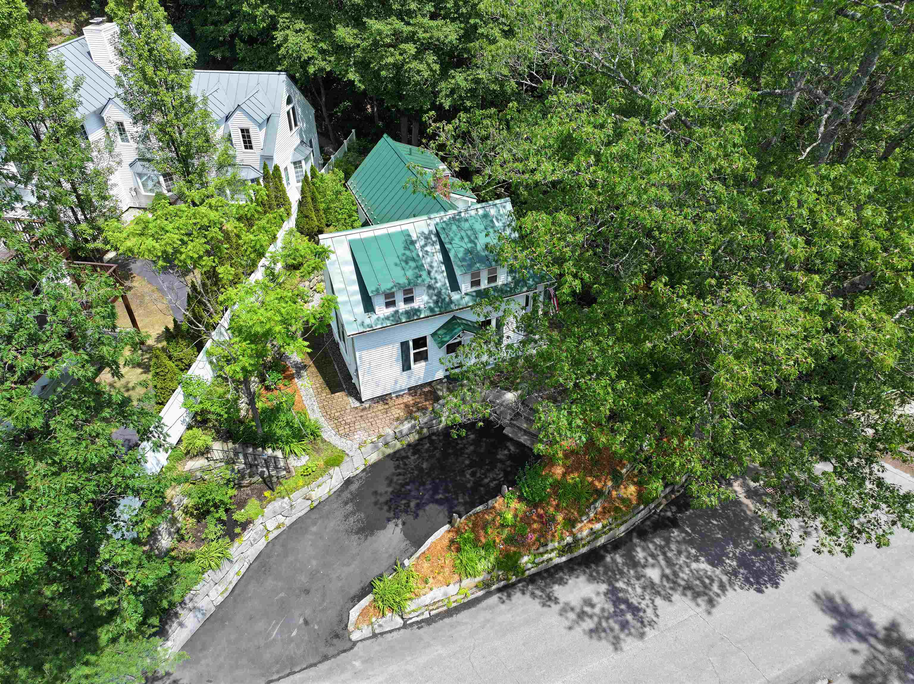 1043 Main Street