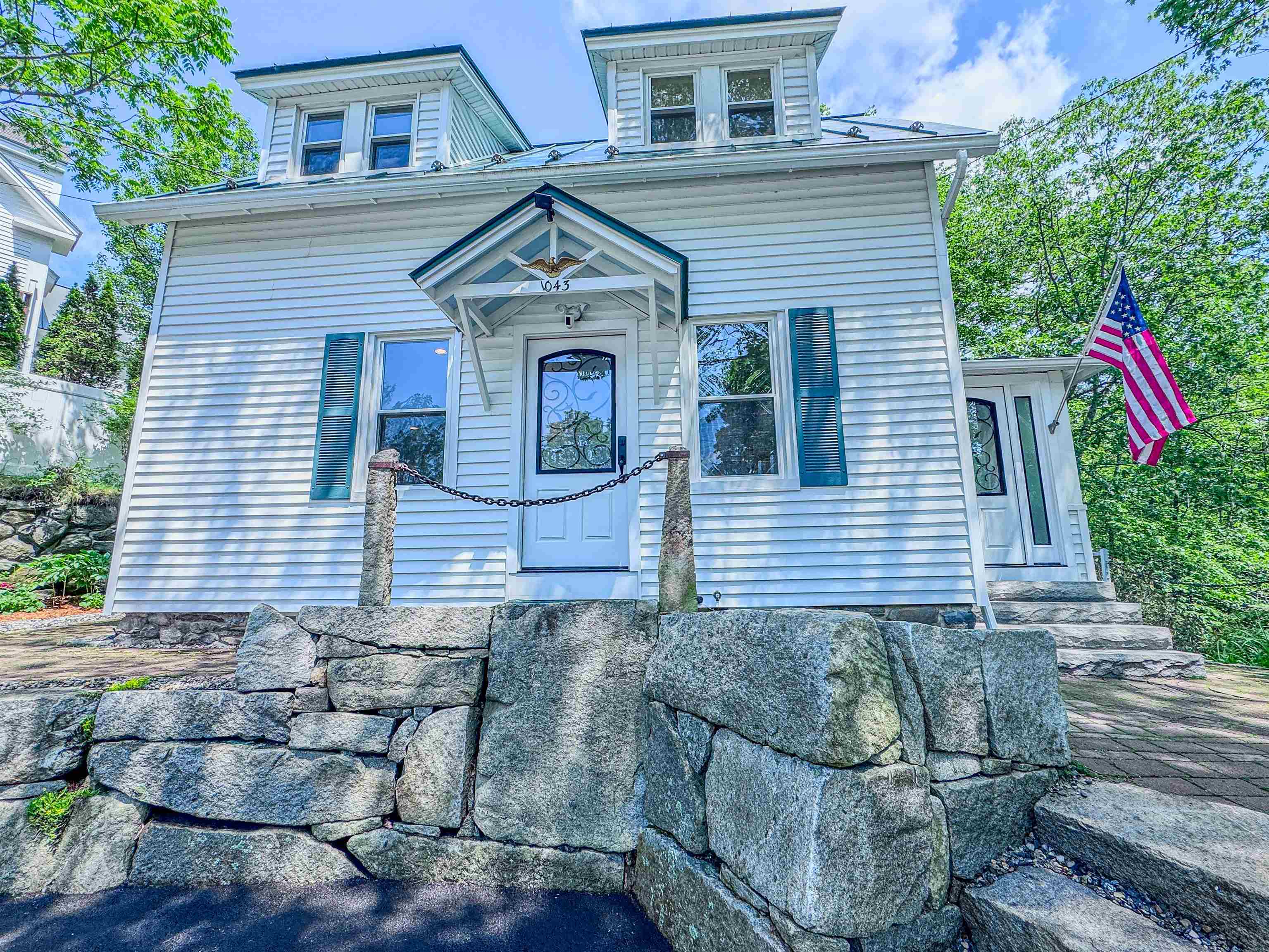 1043 Main Street