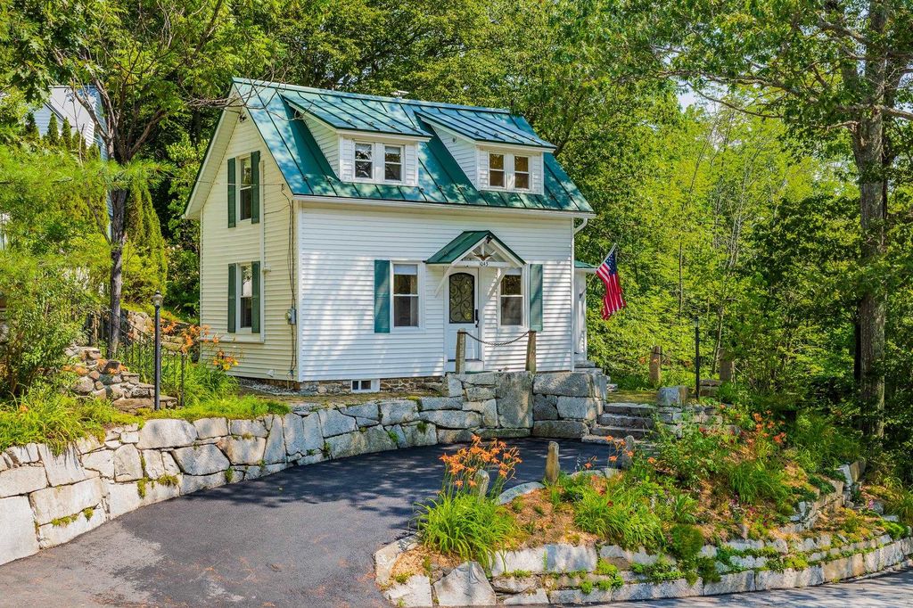 Photo of 1043 Main Street, Sunapee, NH 03751 (MLS # 5048619)