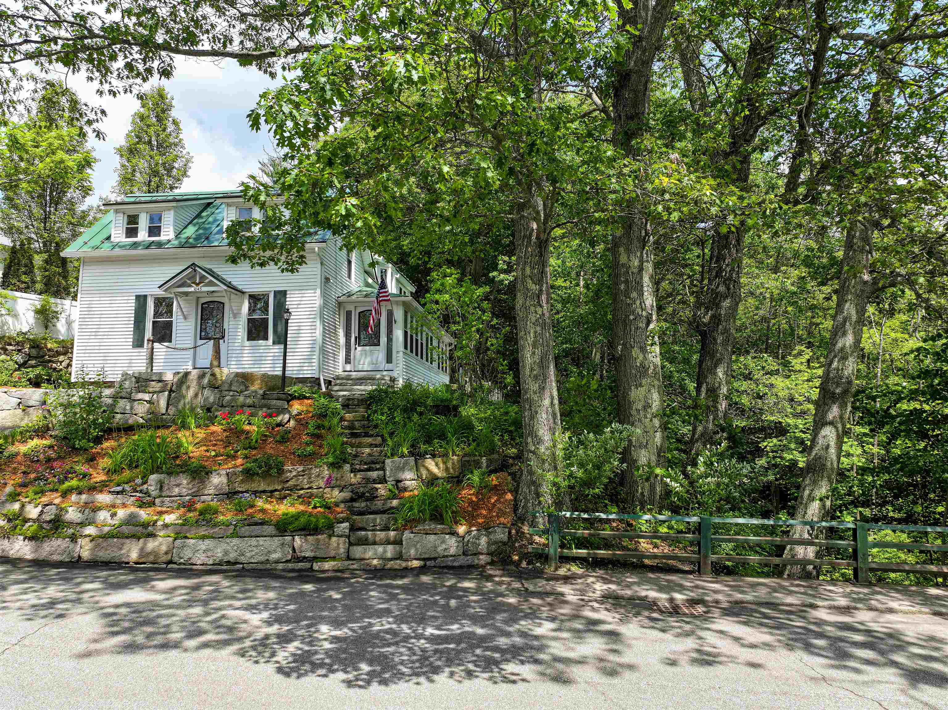 1043 Main Street