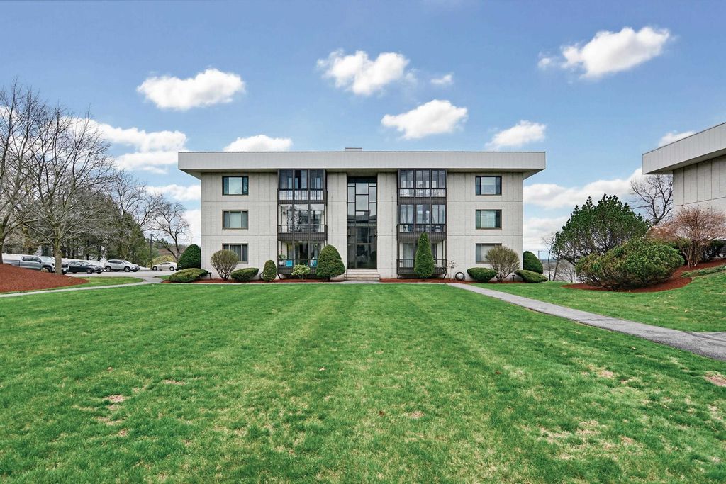 Photo of 33 Spit Brook Road #21, Nashua, NH 03060 (MLS # 5084700)