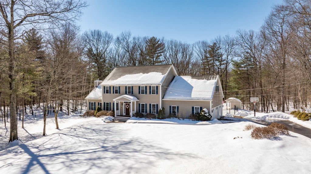 Photo of 31 Bear Run Drive, Litchfield, NH 03052 (MLS # 5078396)