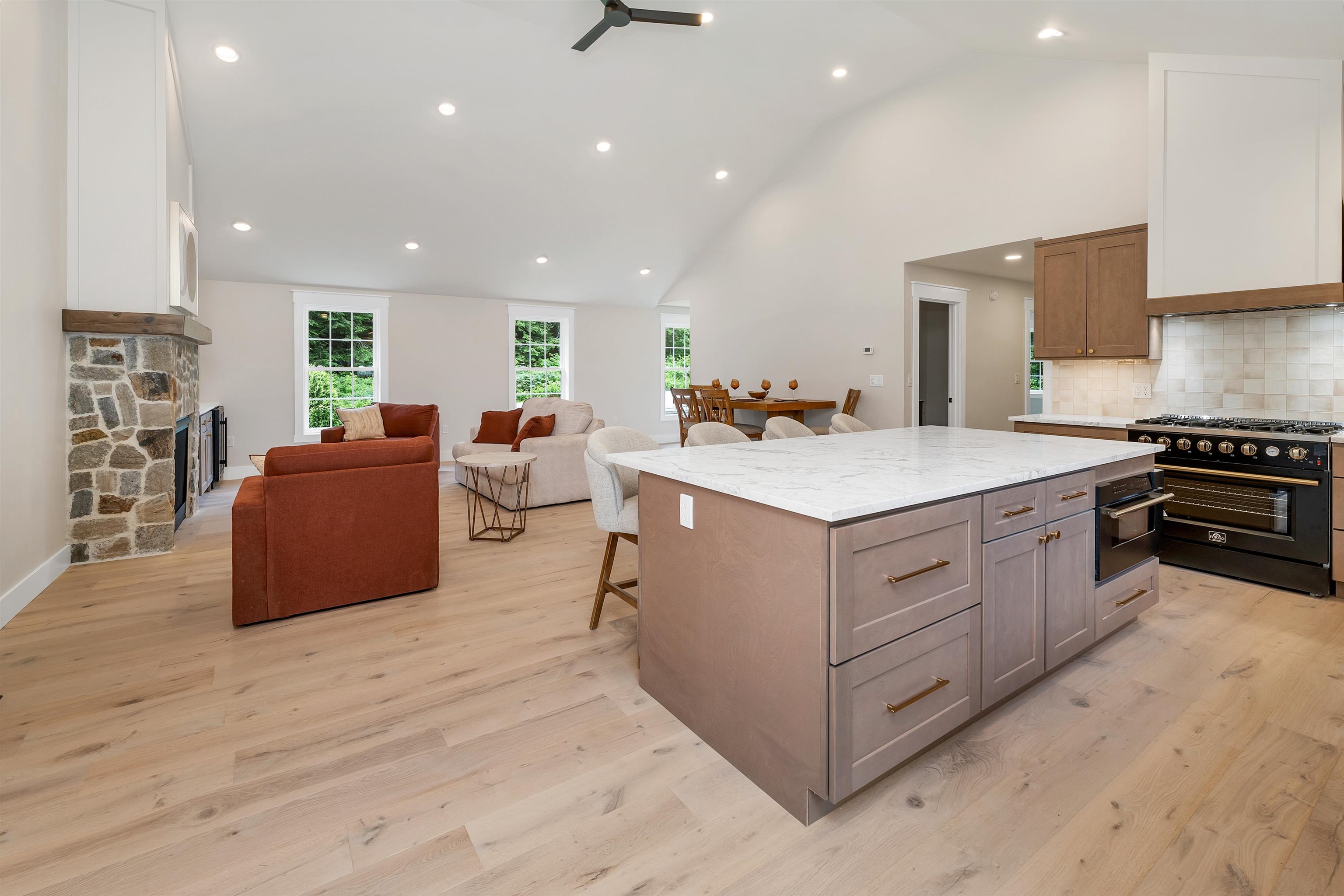 Gilford, New Hampshire 03249, United States, 3 Bedrooms Bedrooms, ,3 BathroomsBathrooms,Residential,Active,155291