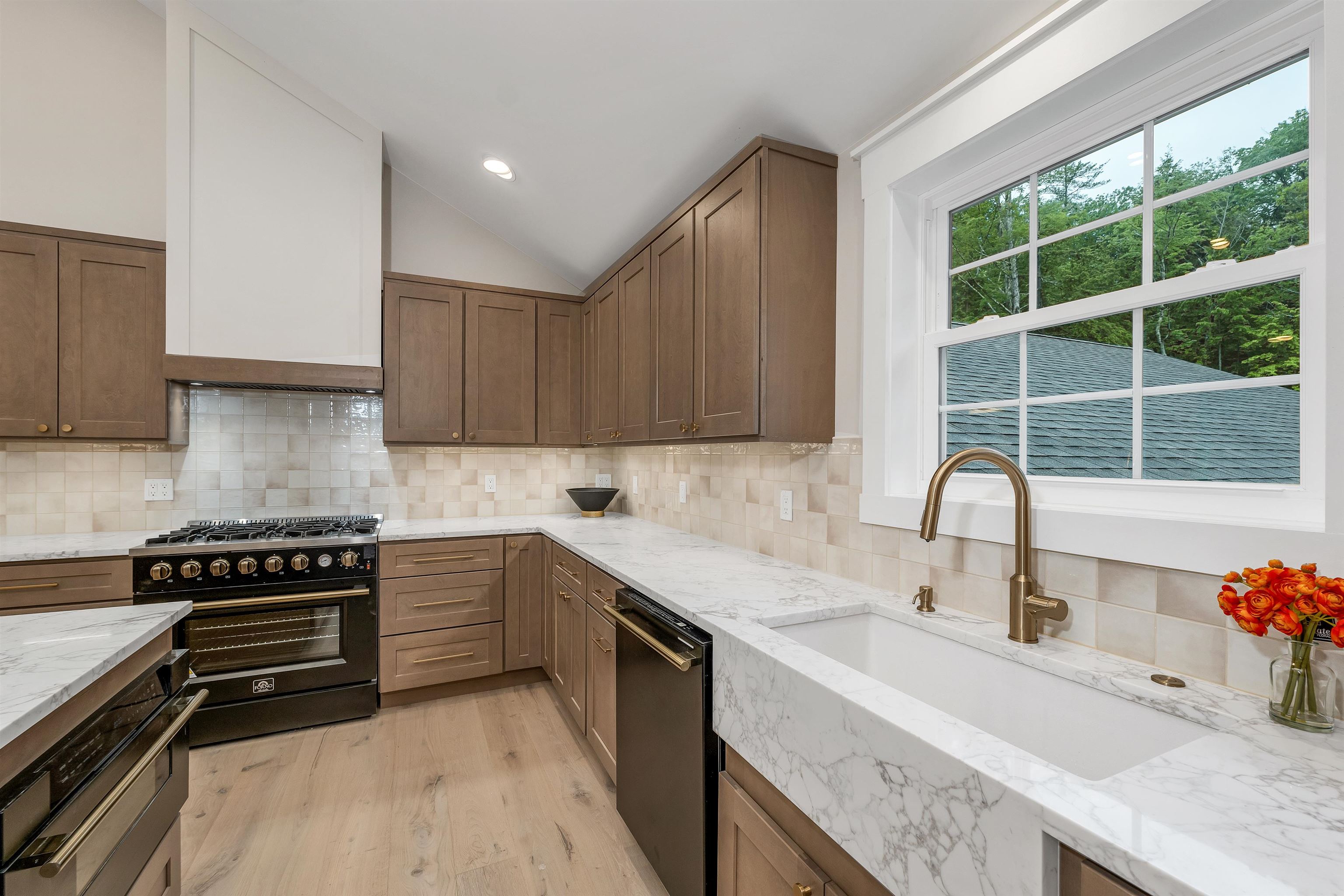 Gilford, New Hampshire 03249, United States, 3 Bedrooms Bedrooms, ,3 BathroomsBathrooms,Residential,Active,155291