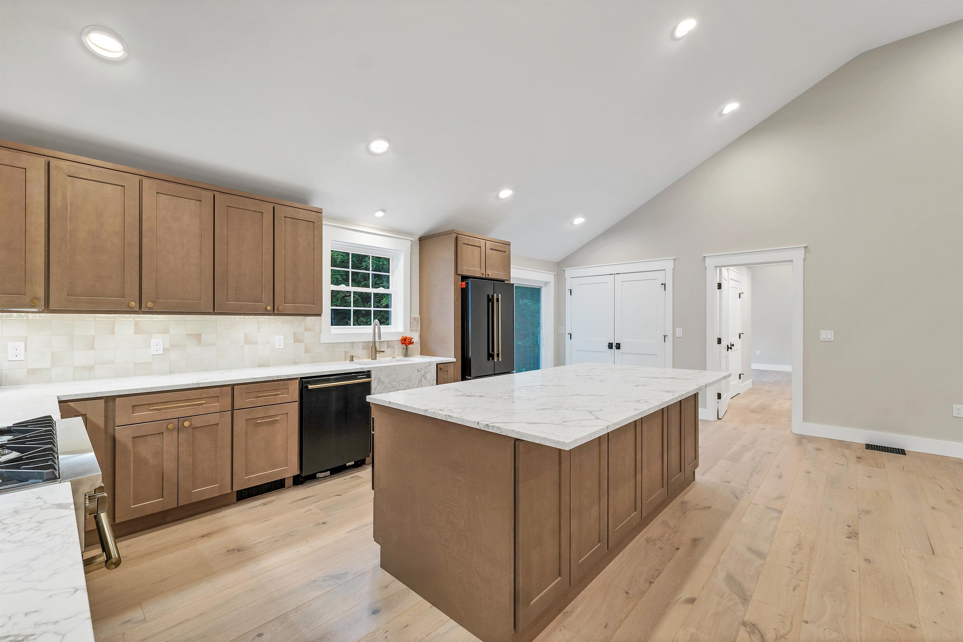 Gilford, New Hampshire 03249, United States, 3 Bedrooms Bedrooms, ,3 BathroomsBathrooms,Residential,Active,155291