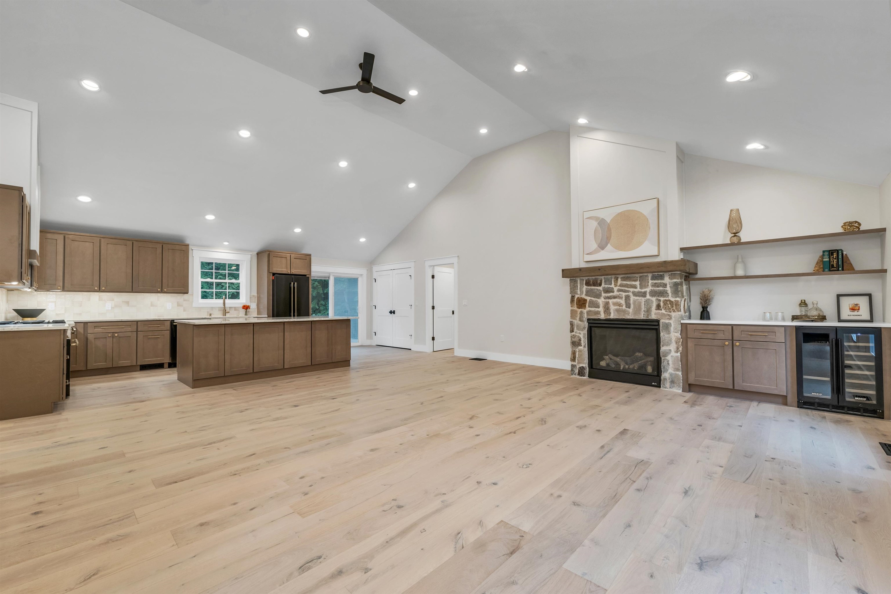 Gilford, New Hampshire 03249, United States, 3 Bedrooms Bedrooms, ,3 BathroomsBathrooms,Residential,Active,155291