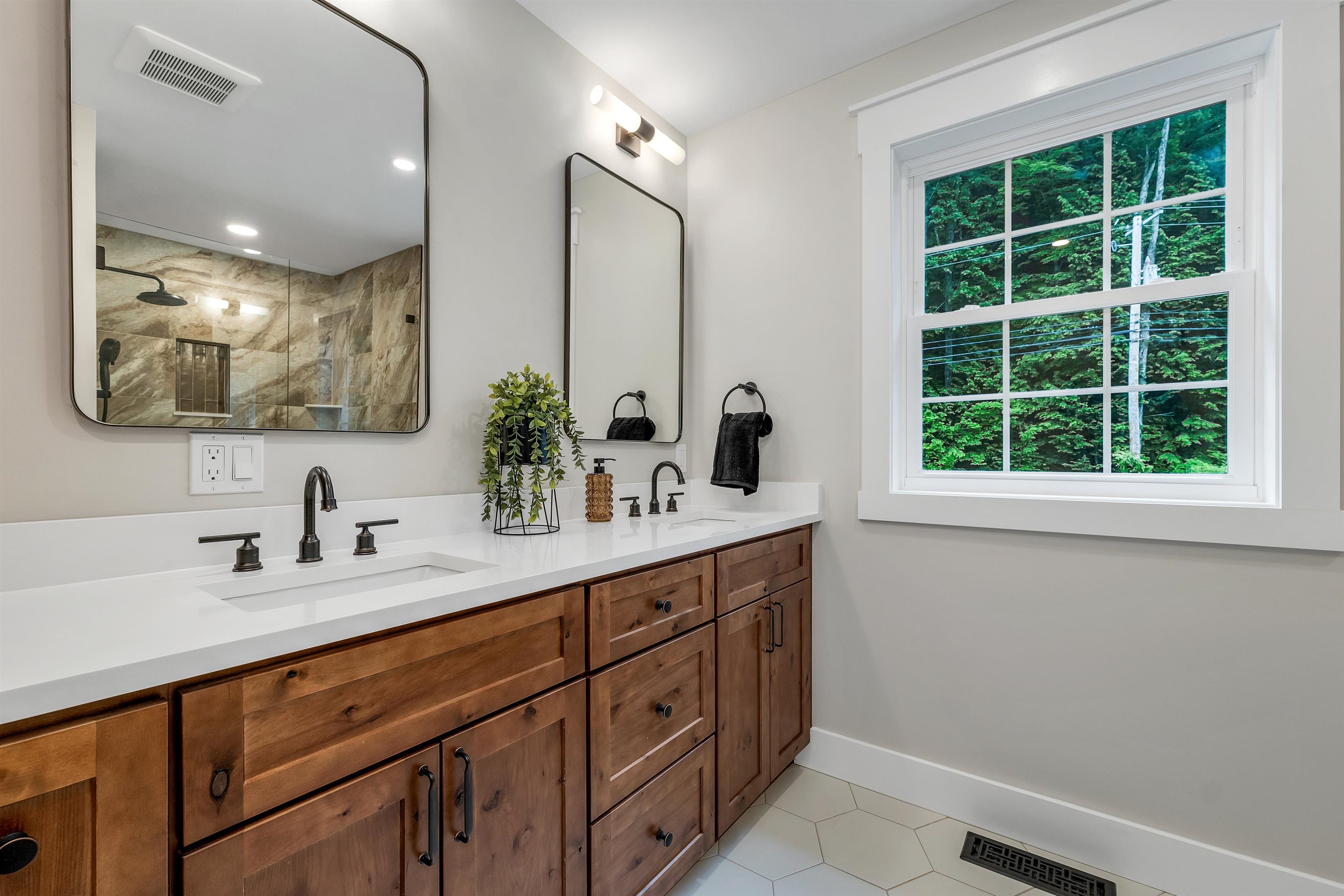 Gilford, New Hampshire 03249, United States, 3 Bedrooms Bedrooms, ,3 BathroomsBathrooms,Residential,Active,155291