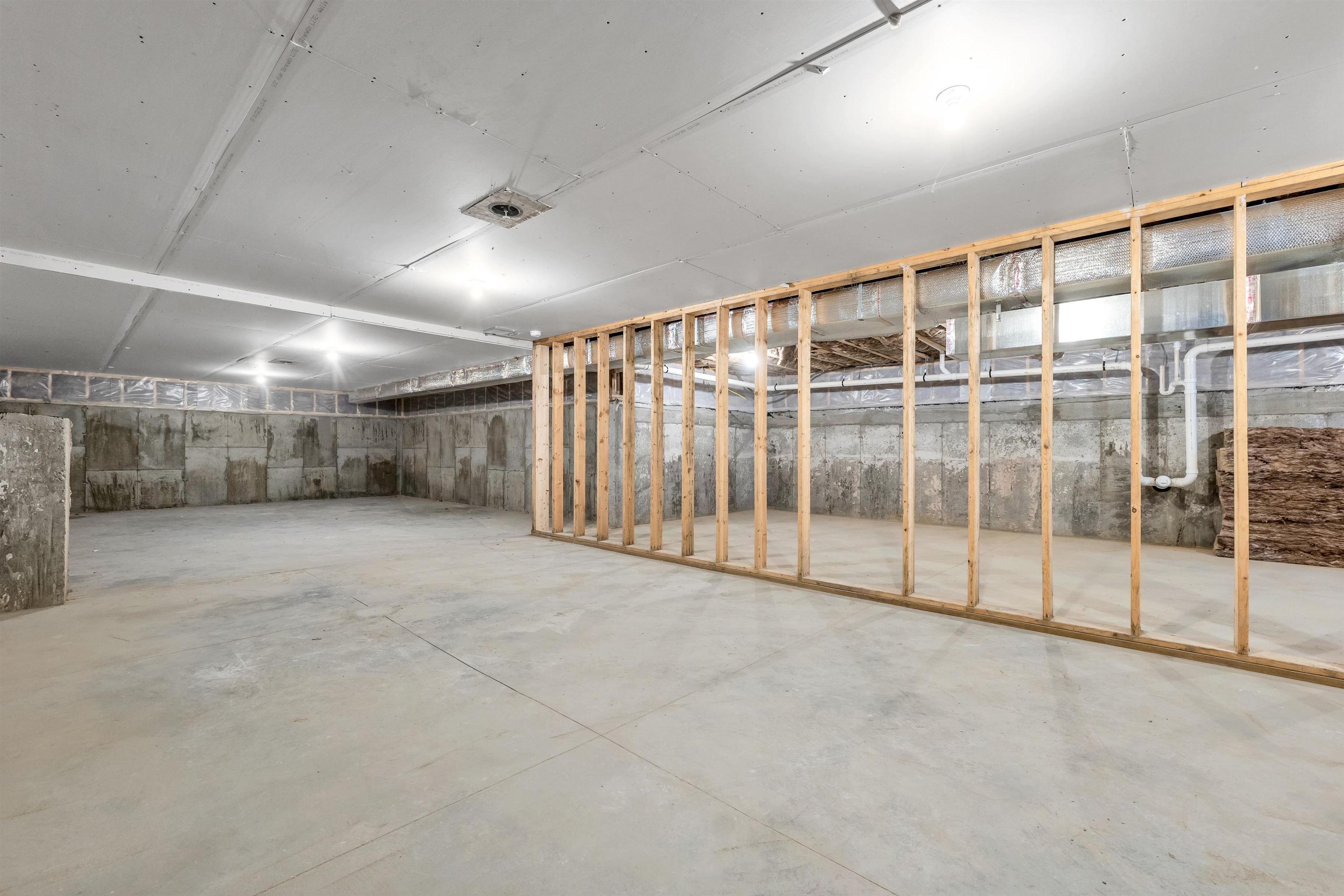 Gilford, New Hampshire 03249, United States, 3 Bedrooms Bedrooms, ,3 BathroomsBathrooms,Residential,Active,155291