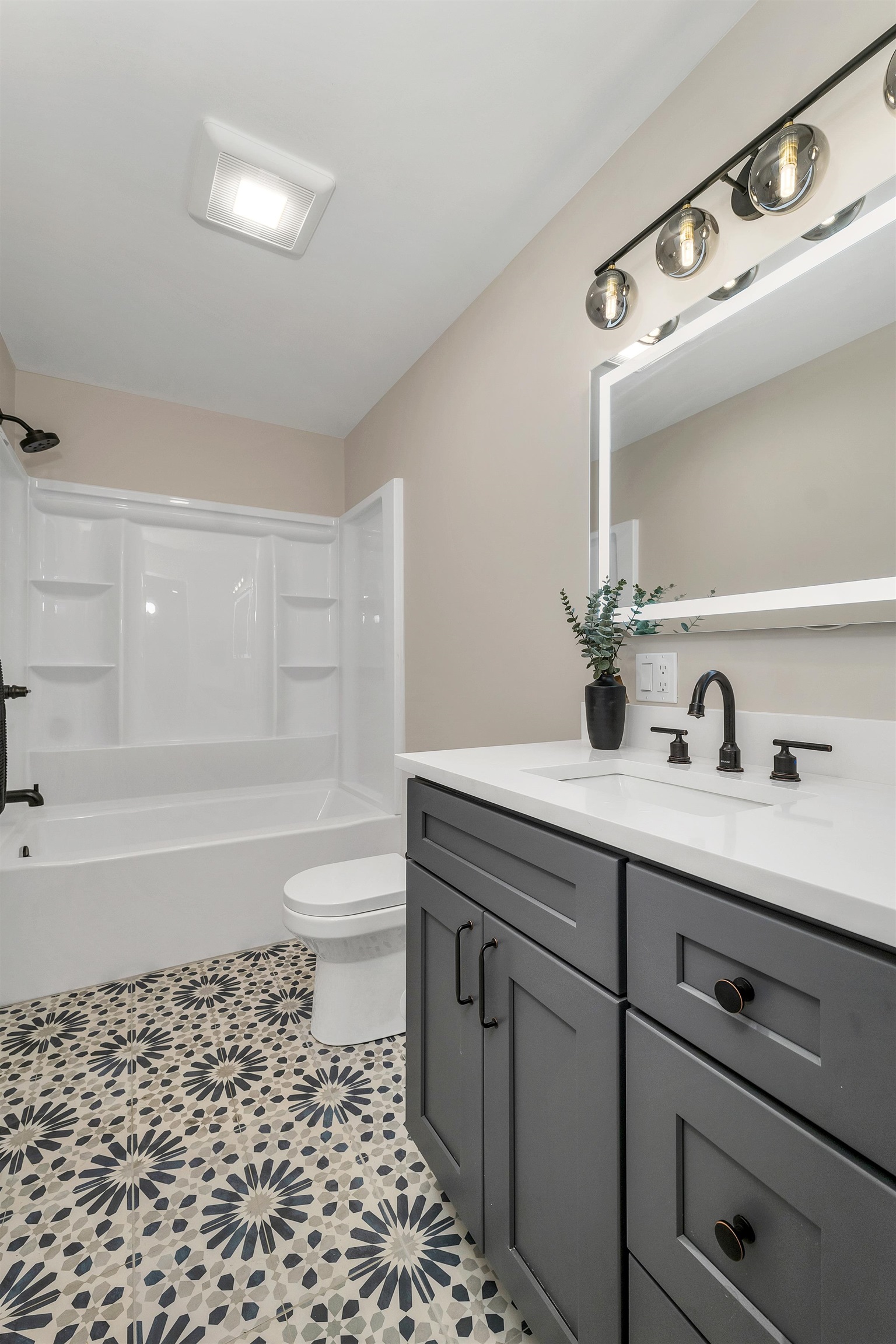 Gilford, New Hampshire 03249, United States, 3 Bedrooms Bedrooms, ,3 BathroomsBathrooms,Residential,Active,155291