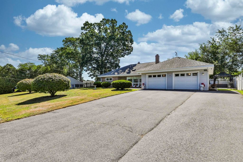 Photo of 13 Irving Street, Salem, NH 03079 (MLS # 5058352)