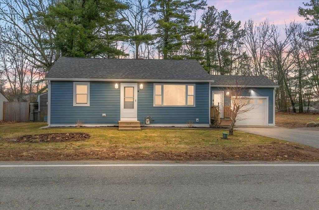 Photo of 18 Old Road, Plaistow, NH 03865 (MLS # 5081197)