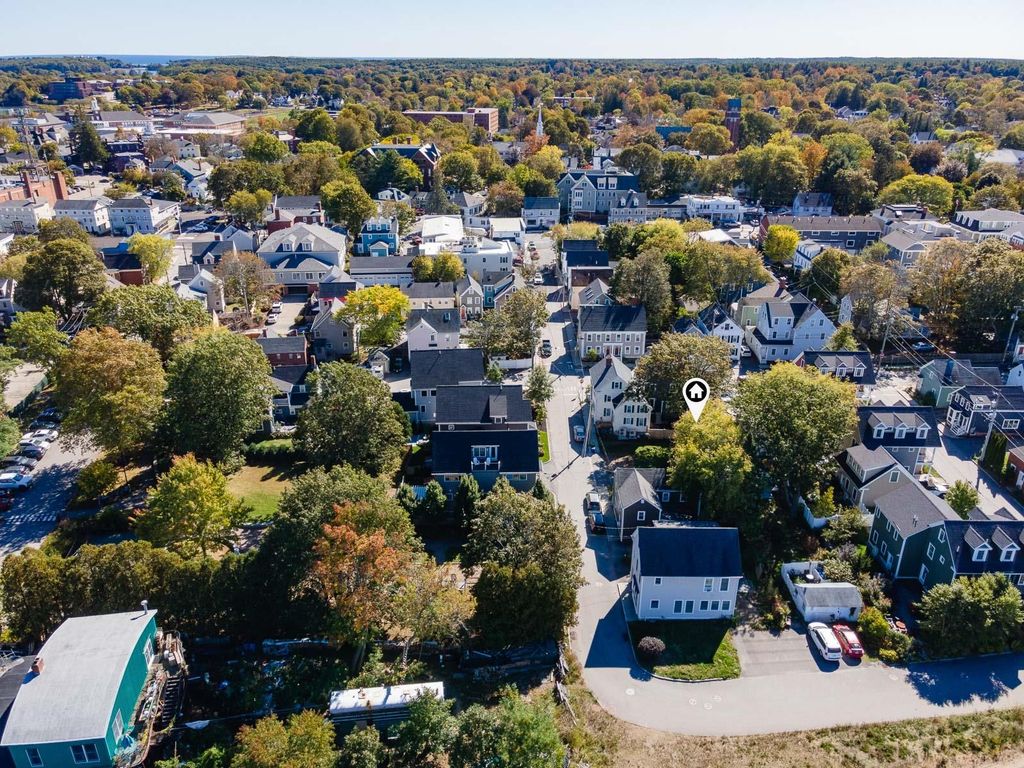 Photo of 92 Brewster Street, Portsmouth, NH 03801 (MLS # 5065720)