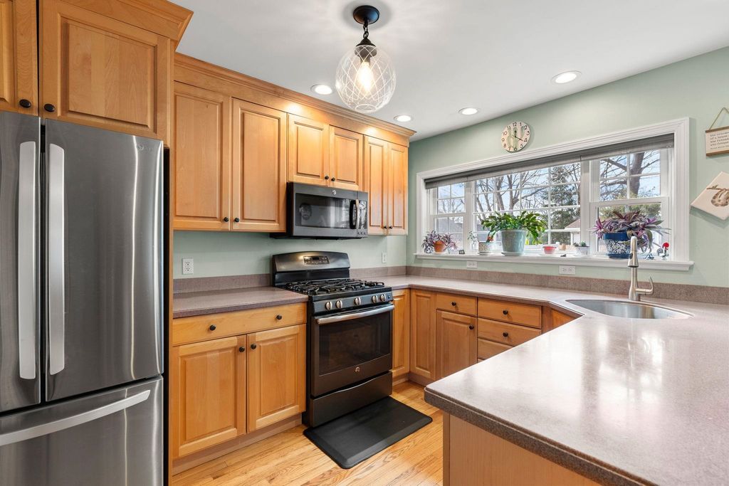 Photo of 23 Eastman Street, Nashua, NH 03060 (MLS # 5080018)