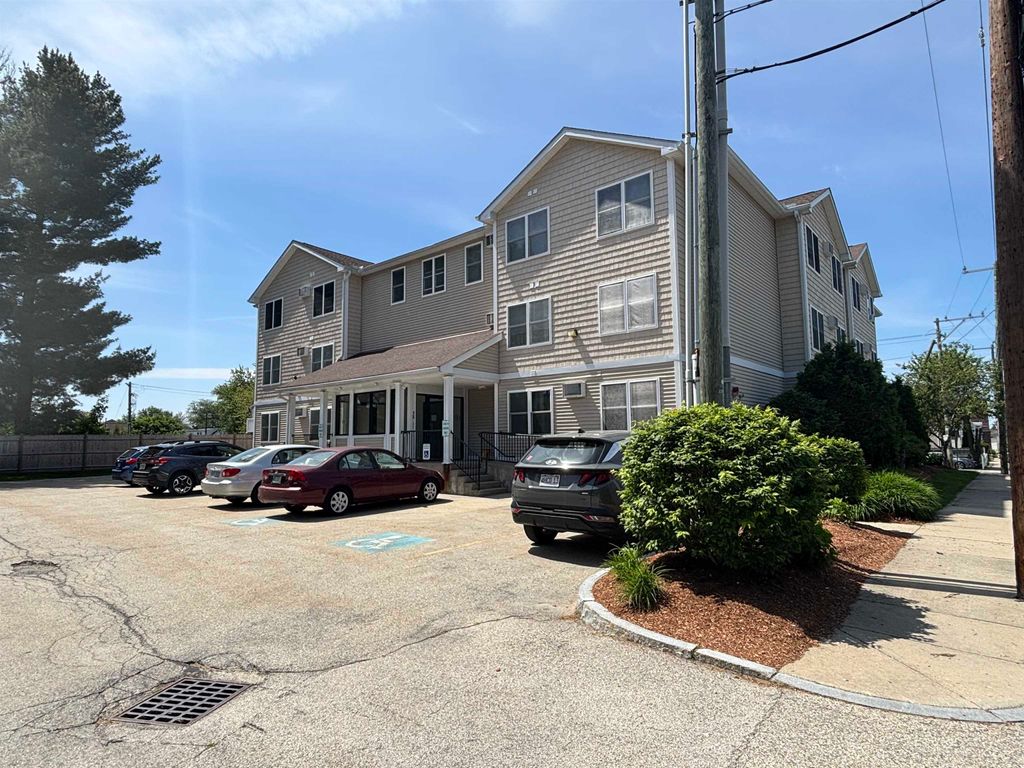 Photo of 15 Lovell Street #7, Nashua, NH 03060 (MLS # 5069271)