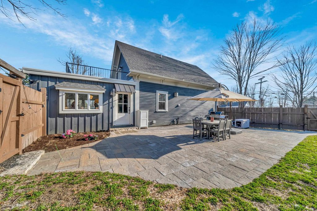 Photo of 54 Middle Road, Brentwood, NH 03833 (MLS # 5086037)