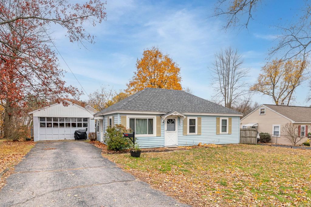 Photo of 95 Medford Street, Manchester, NH 03109 (MLS # 5069595)