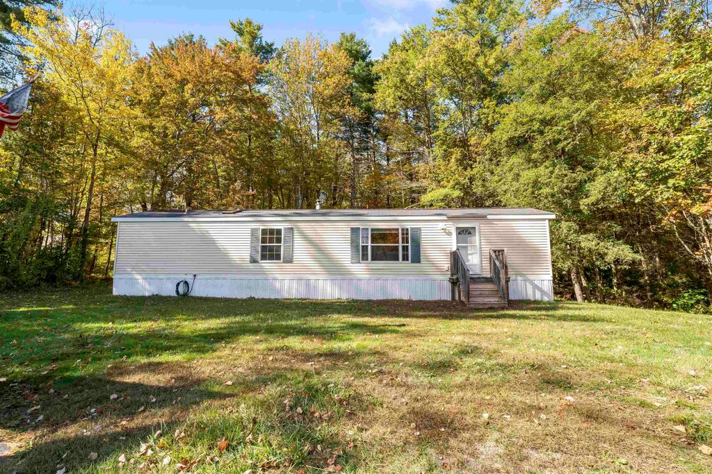 Photo of 10 Roy Street, Raymond, NH 03077 (MLS # 5066384)