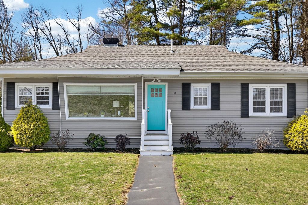 Photo of 9 Dawson Avenue, Salem, NH 03079 (MLS # 5083573)