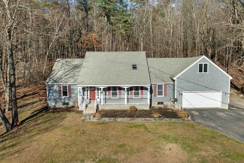 Photo of 2945 Hampstead Road, Derry, NH 03038 (MLS # 5071001)