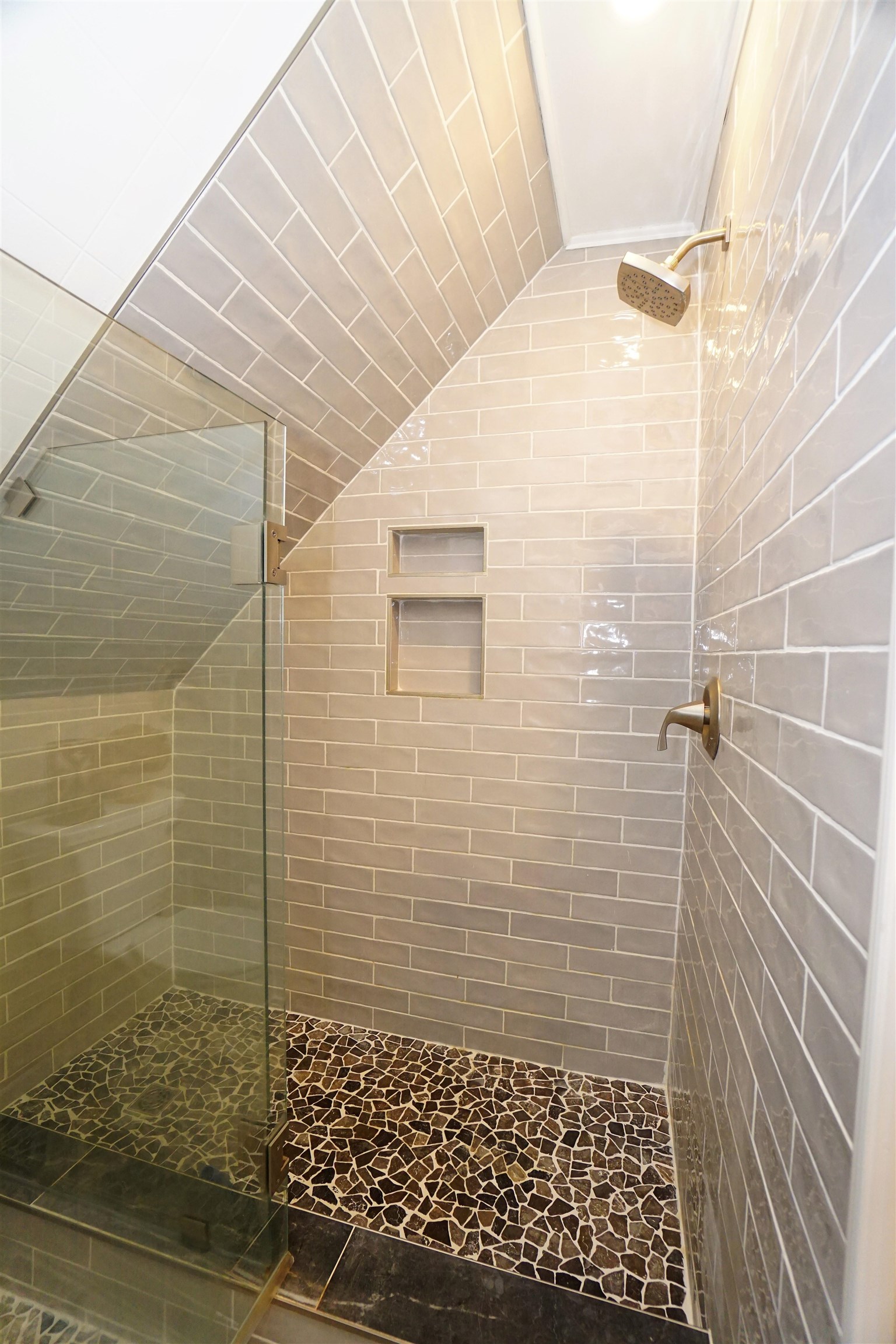 Chichester, New Hampshire 03258, United States, 3 Bedrooms Bedrooms, ,2 BathroomsBathrooms,Residential,Pending,101770