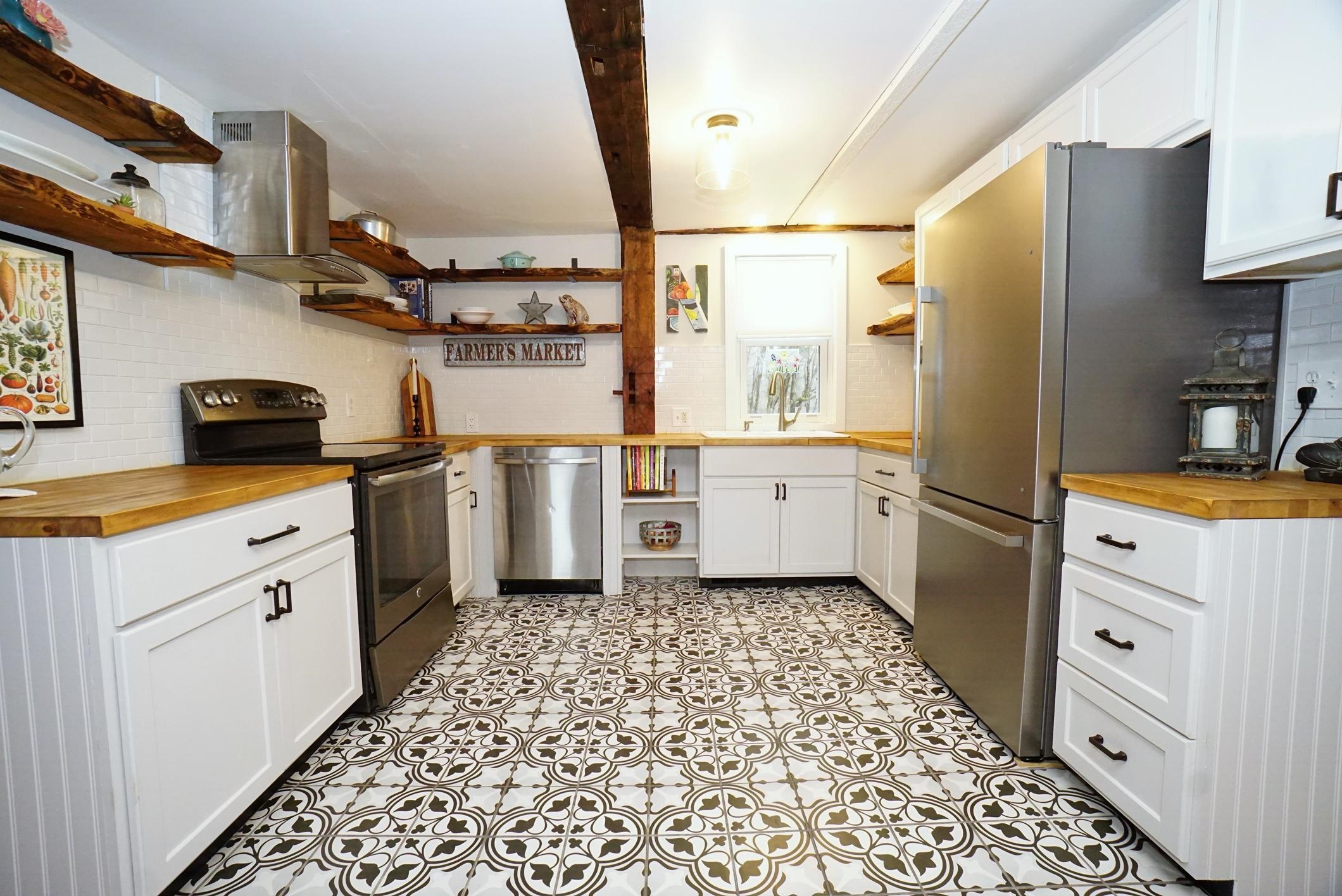 Chichester, New Hampshire 03258, United States, 3 Bedrooms Bedrooms, ,2 BathroomsBathrooms,Residential,Pending,101770