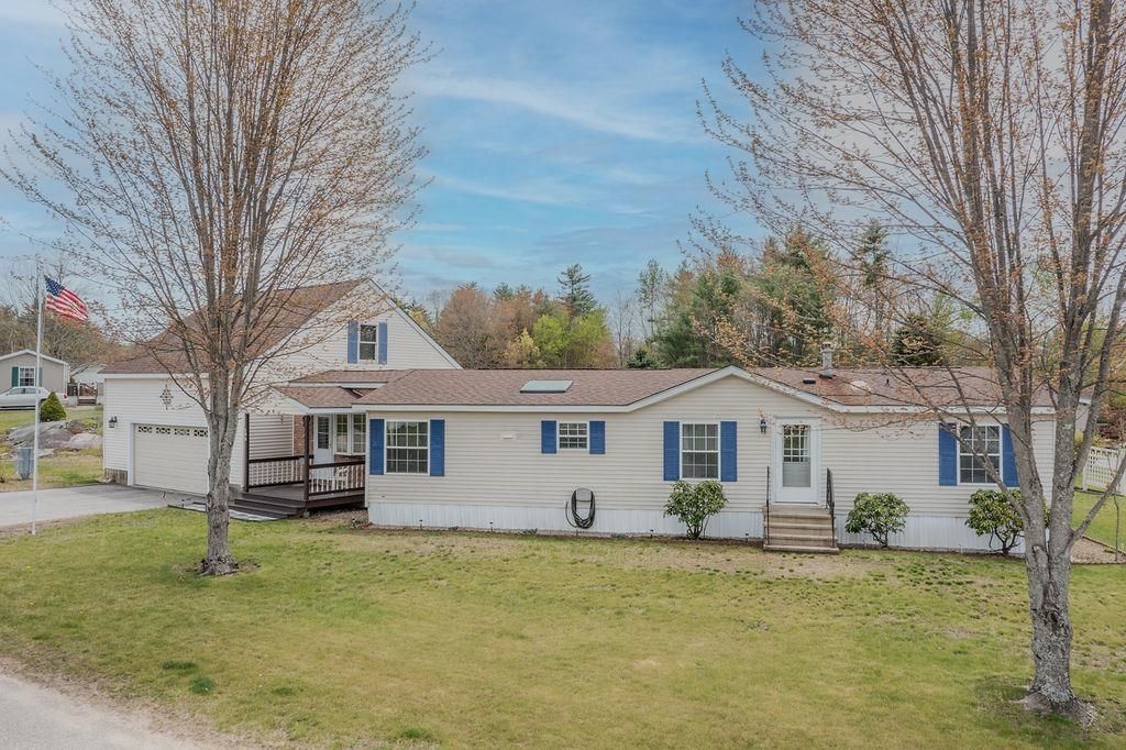Photo of 198 Spruce Drive, Farmington, NH 03835 (MLS # 5088274)