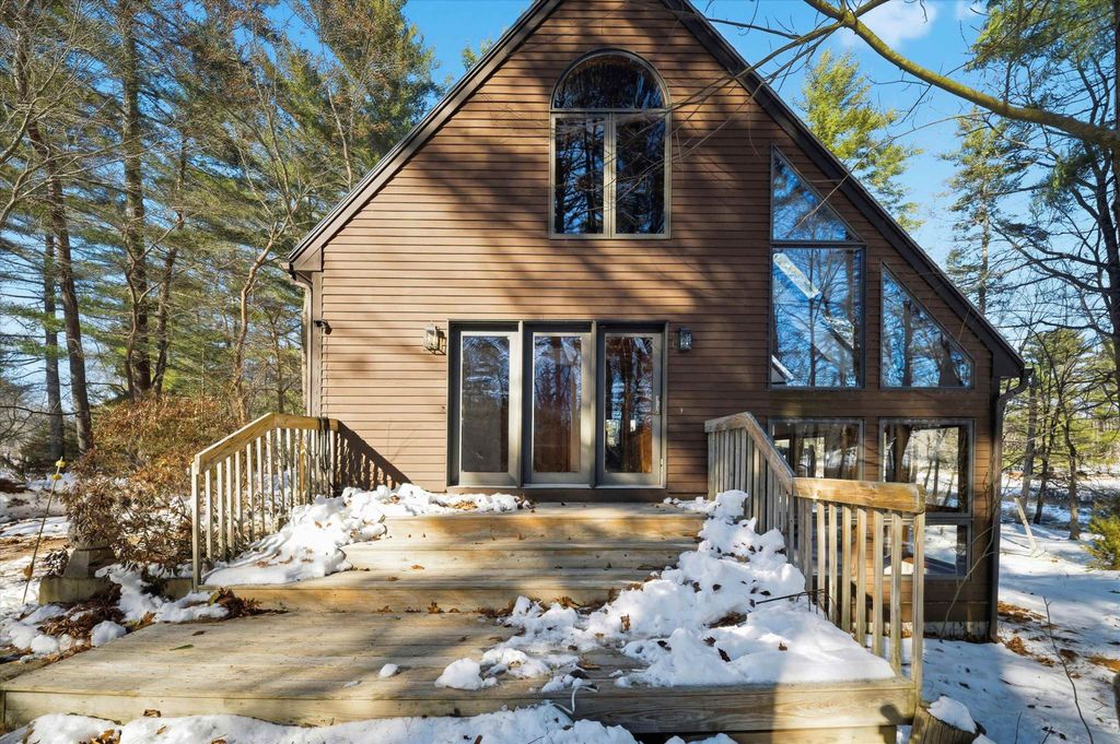 Photo of 105 Middle Road, Brentwood, NH 03833 (MLS # 5073070)