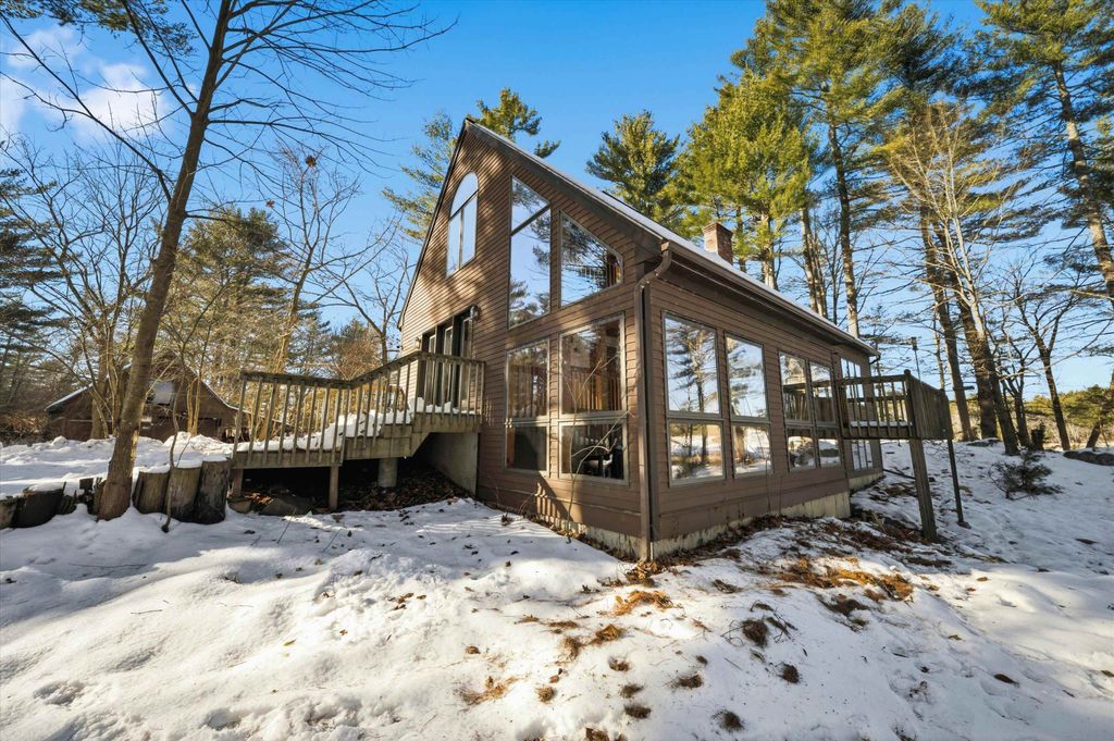Photo of 105 Middle Road, Brentwood, NH 03833 (MLS # 5073070)