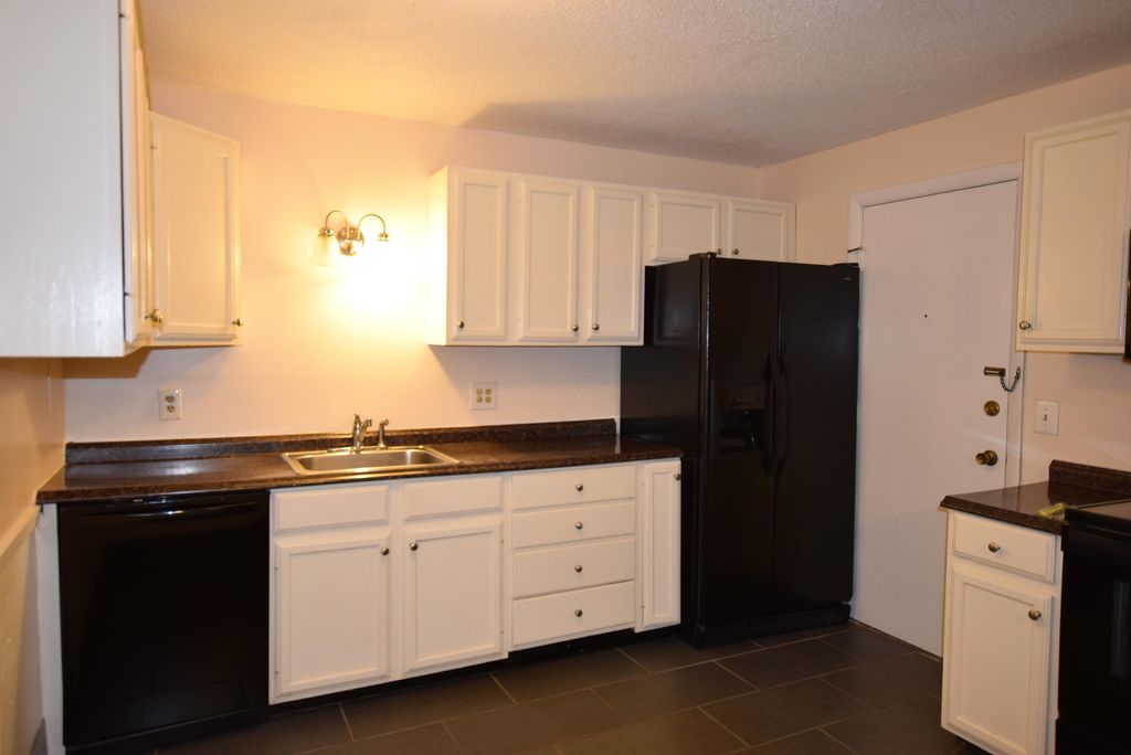 Photo of 412 Strawberry Bank Road #12, Nashua, NH 03062 (MLS # 5064133)