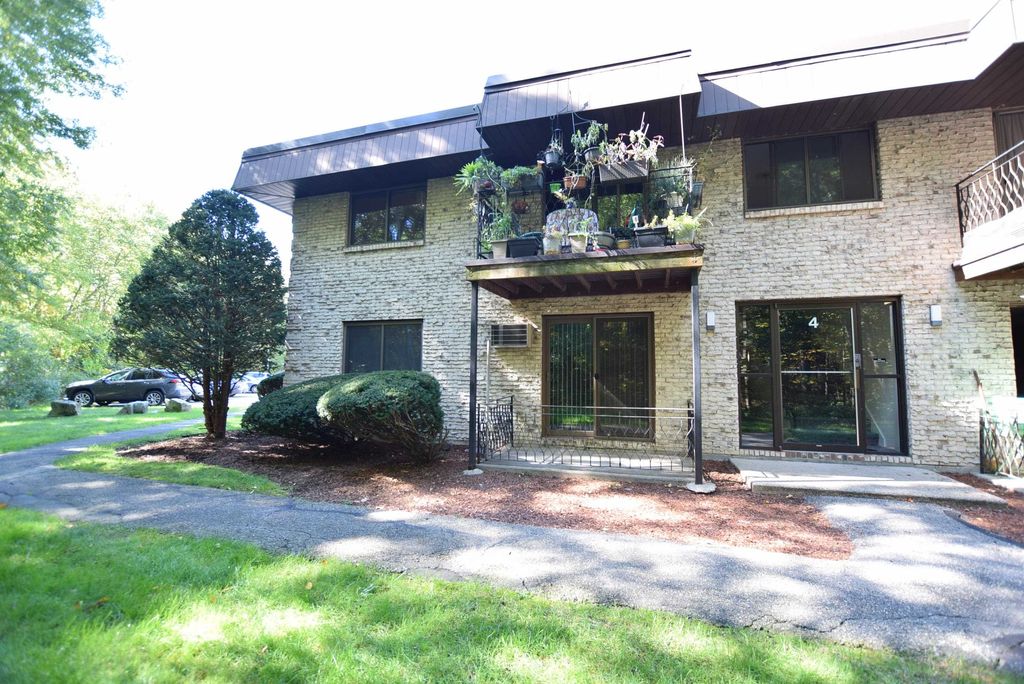 Photo of 412 Strawberry Bank Road #12, Nashua, NH 03062 (MLS # 5064133)