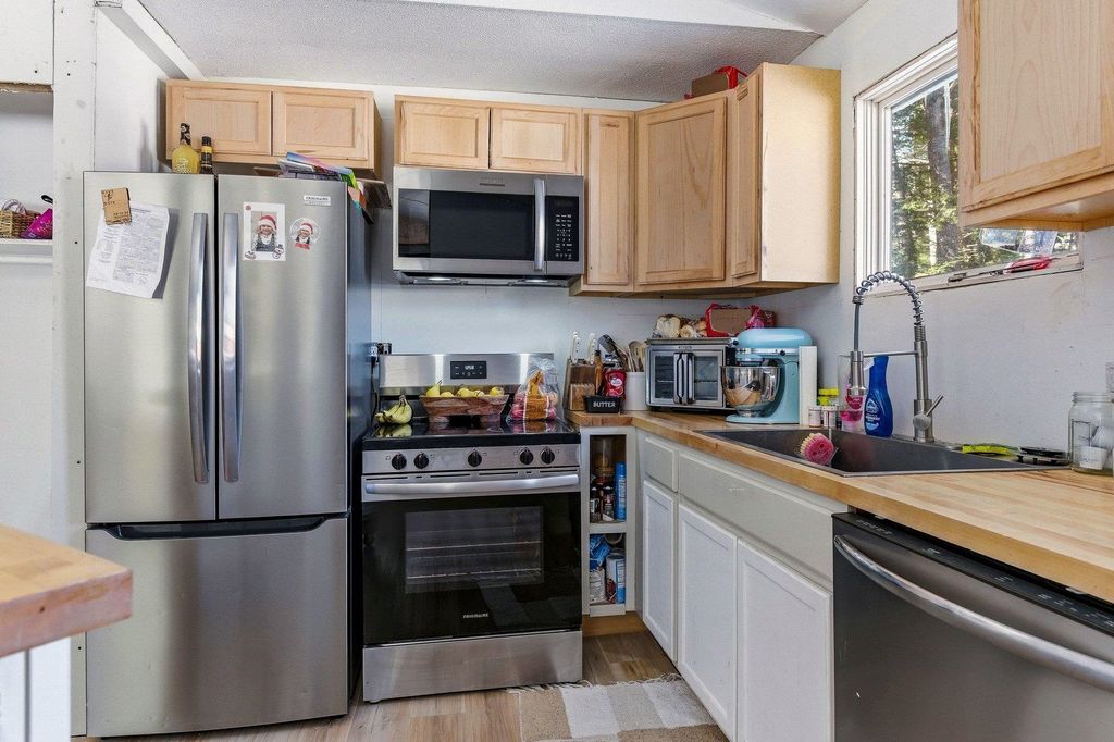 Photo of 9 W Hill Place, Barnstead, NH 03225 (MLS # 5077451)