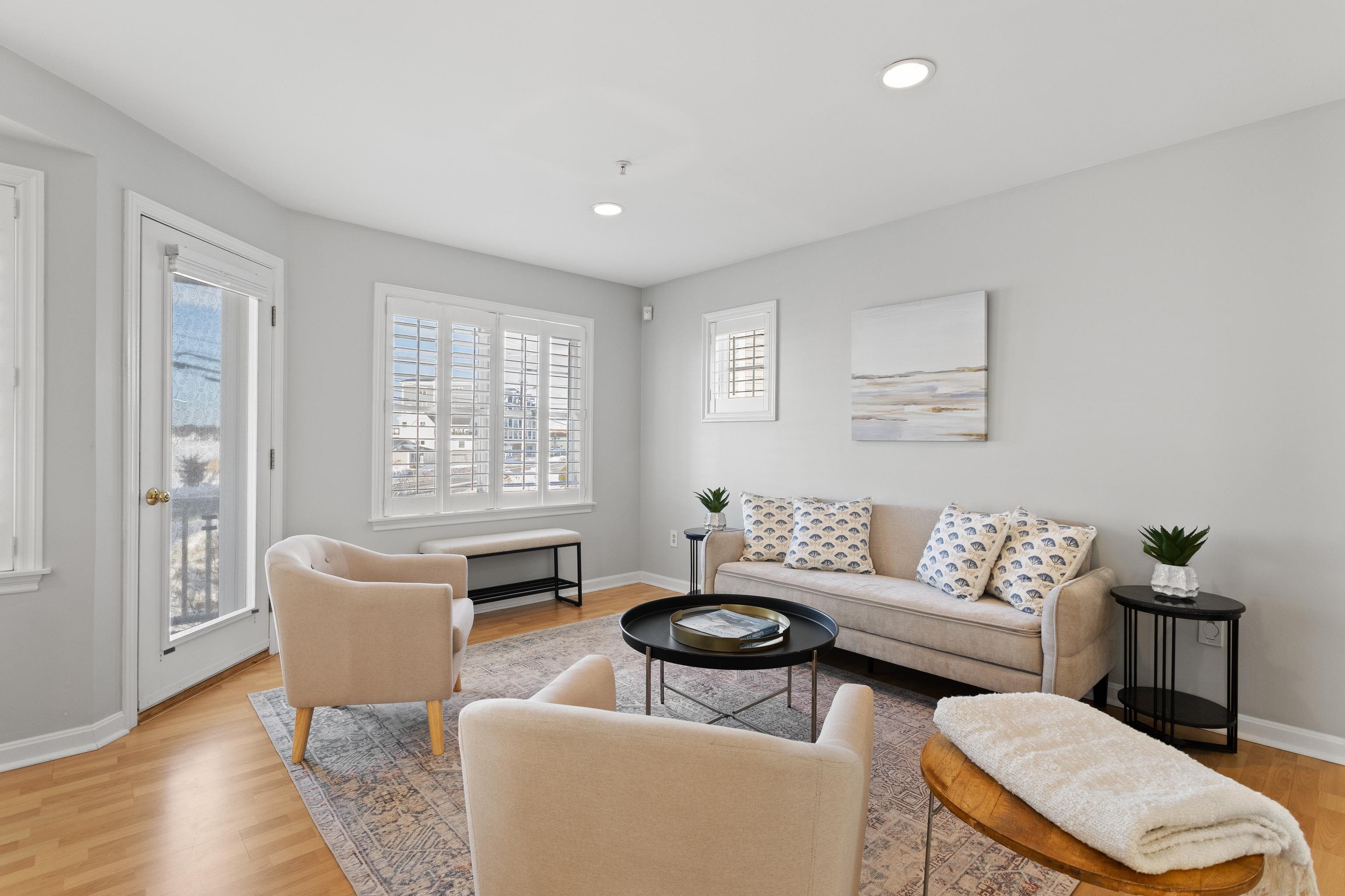 520 Ocean Boulevard 10