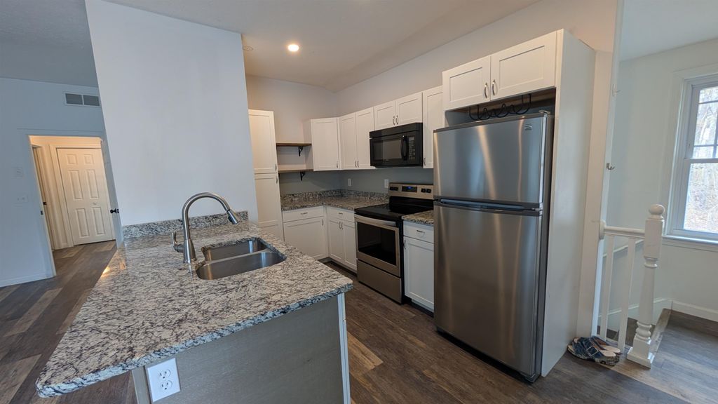 Photo of 56 McIntosh Lane, Bedford, NH 03110 (MLS # 5084533)