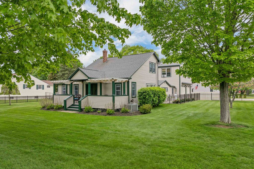 Photo of 163 Ocean Road, Portsmouth, NH 03801 (MLS # 5042535)