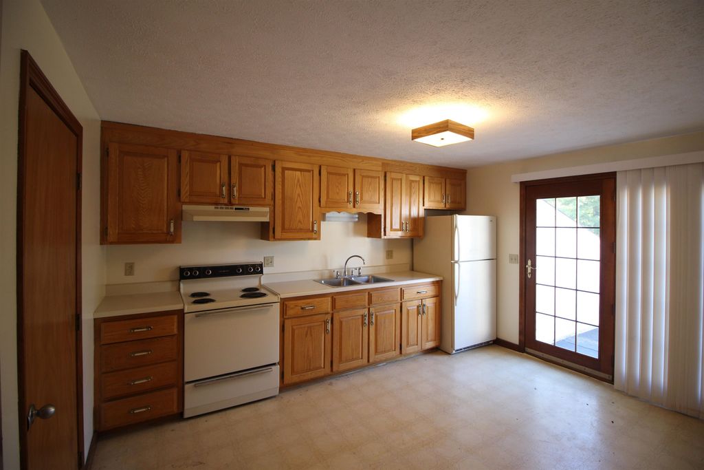 Photo of 76 Franklin Street, Derry, NH 03038 (MLS # 5074284)