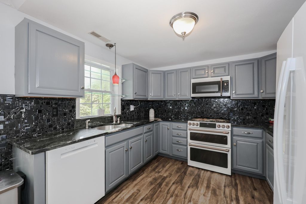 Photo of 25 Stockholm Street, Manchester, NH 03104 (MLS # 5088401)