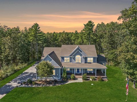 Photo of 18 Highclere Road, Windham, NH 03087 (MLS # 5078716)