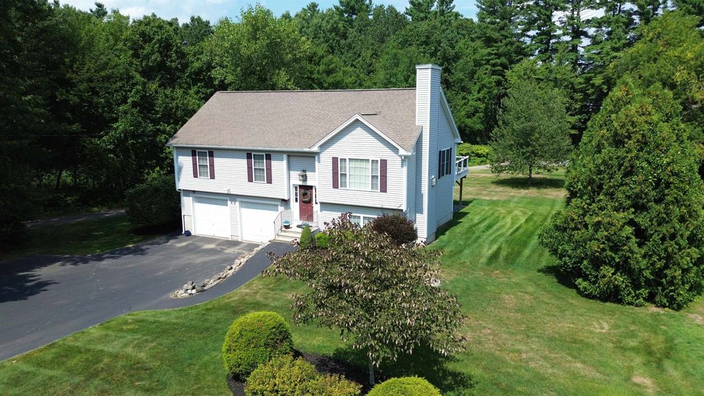 Photo of 1712 Beacon Street, Derry, NH 03038 (MLS # 5062898)
