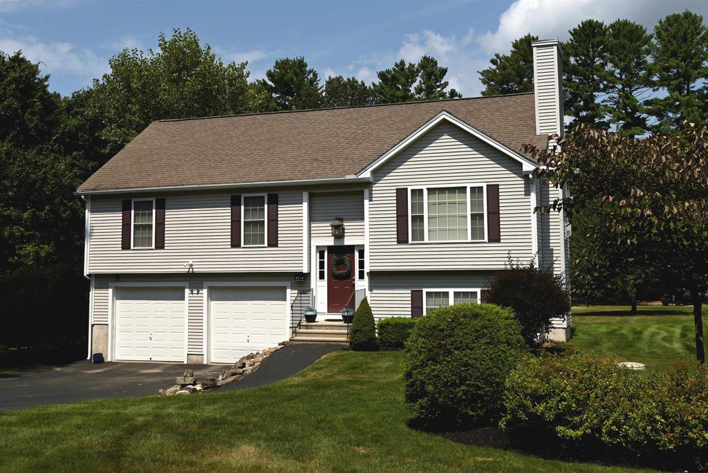 Photo of 1712 Beacon Street, Derry, NH 03038 (MLS # 5062898)