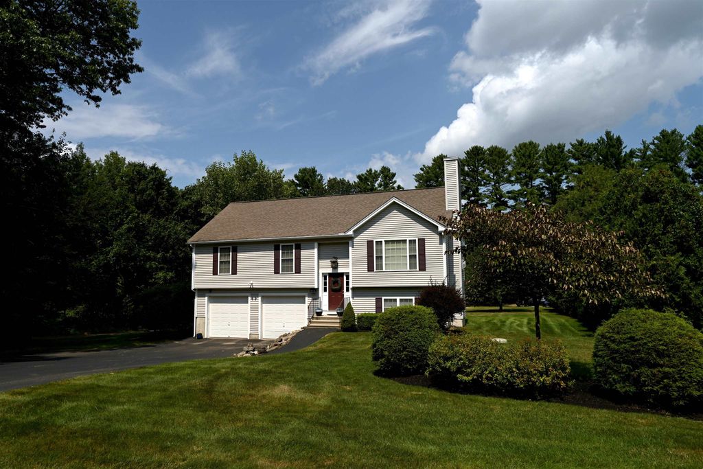 Photo of 1712 Beacon Street, Derry, NH 03038 (MLS # 5062898)