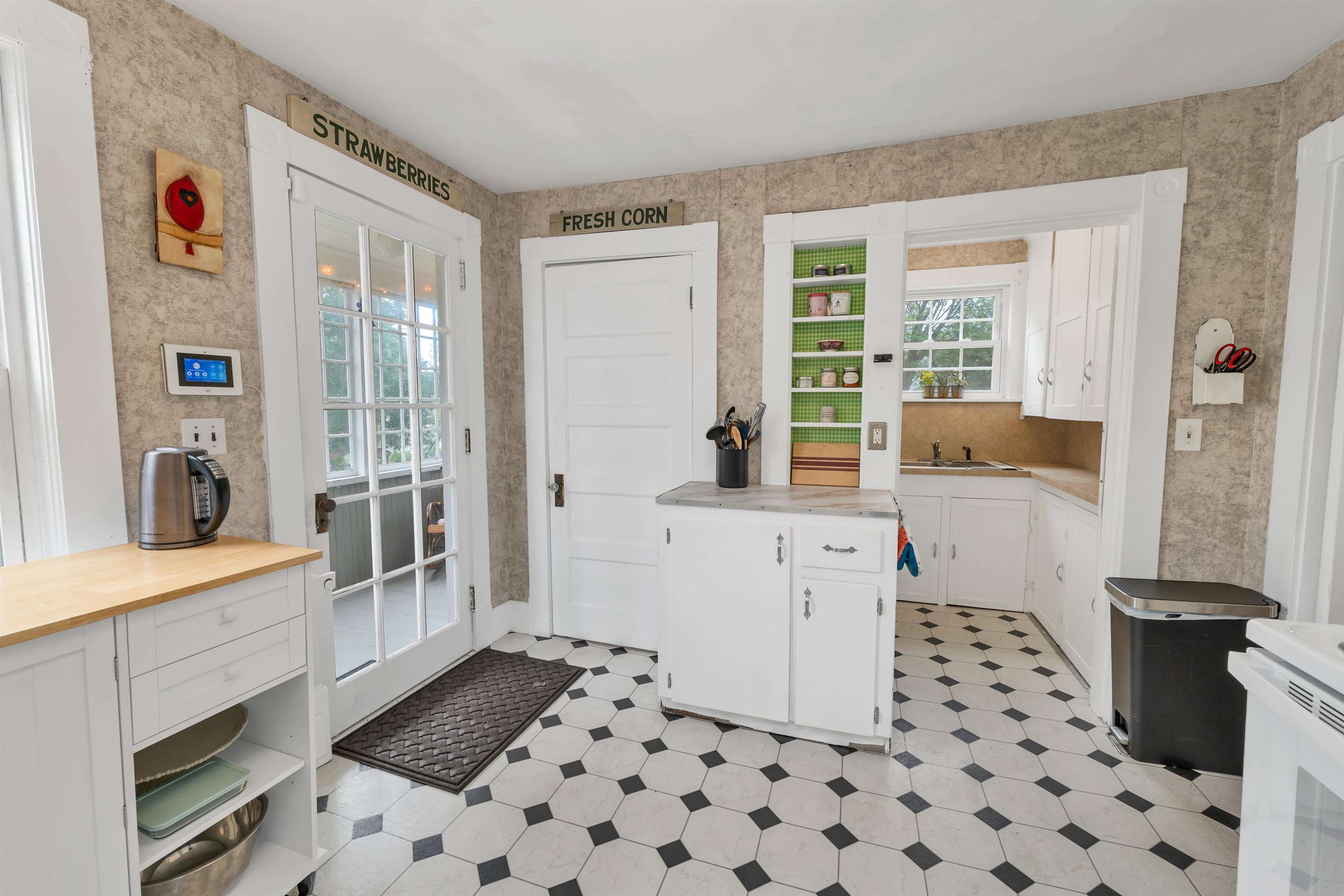 Laconia, New Hampshire 03246, United States, 3 Bedrooms Bedrooms, ,2 BathroomsBathrooms,Residential,Pending,165550