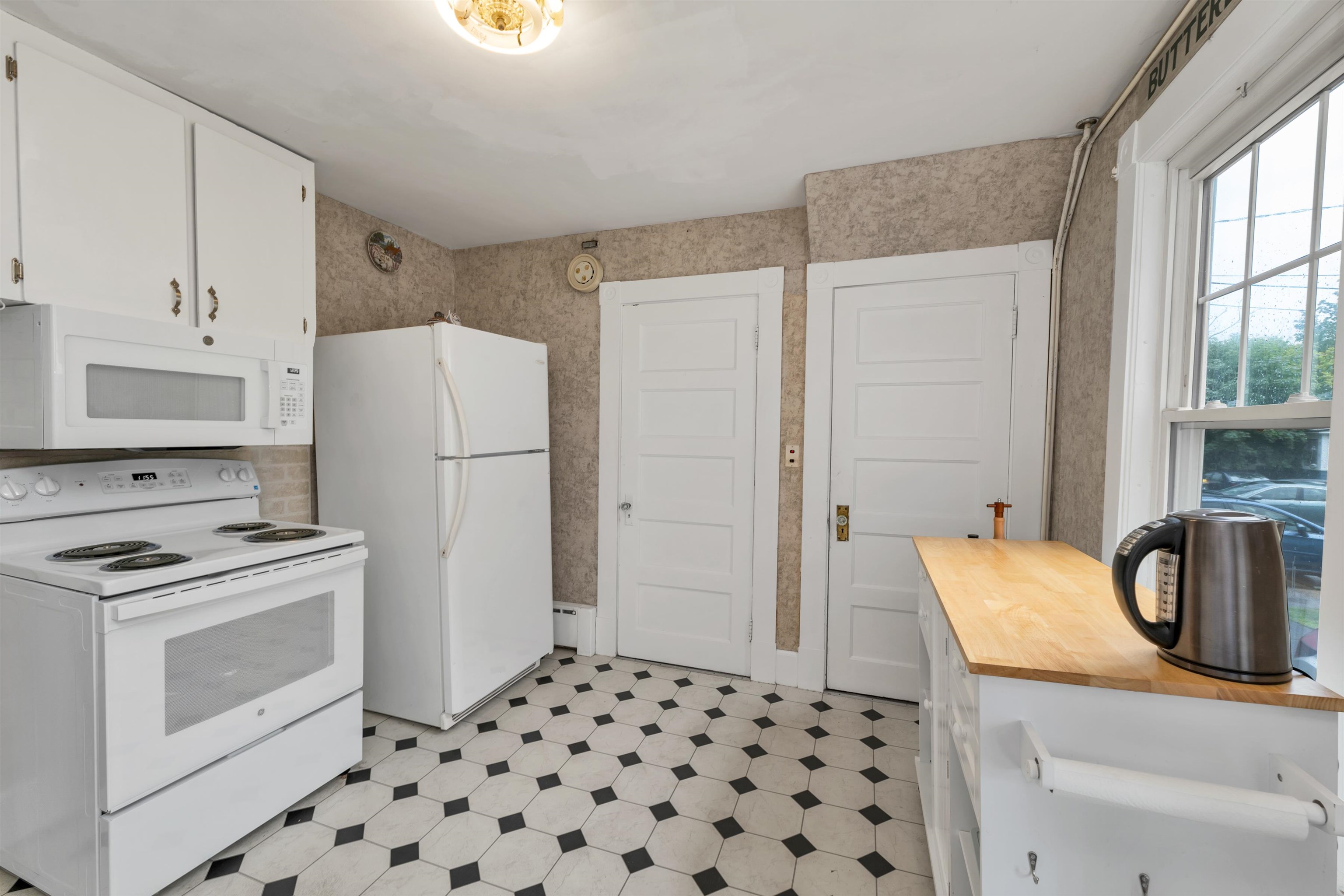 Laconia, New Hampshire 03246, United States, 3 Bedrooms Bedrooms, ,2 BathroomsBathrooms,Residential,Pending,165550