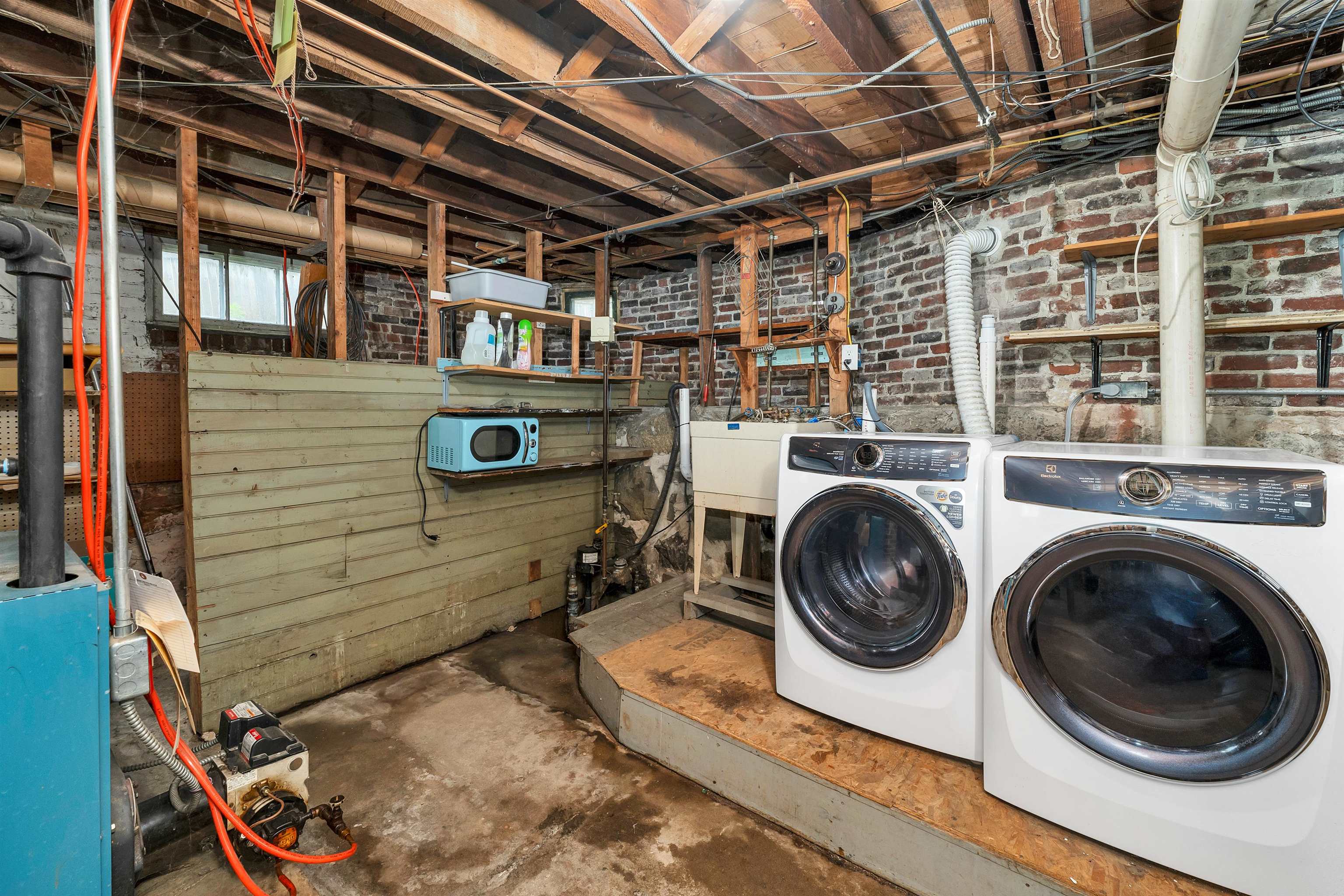 Laconia, New Hampshire 03246, United States, 3 Bedrooms Bedrooms, ,2 BathroomsBathrooms,Residential,Pending,165550