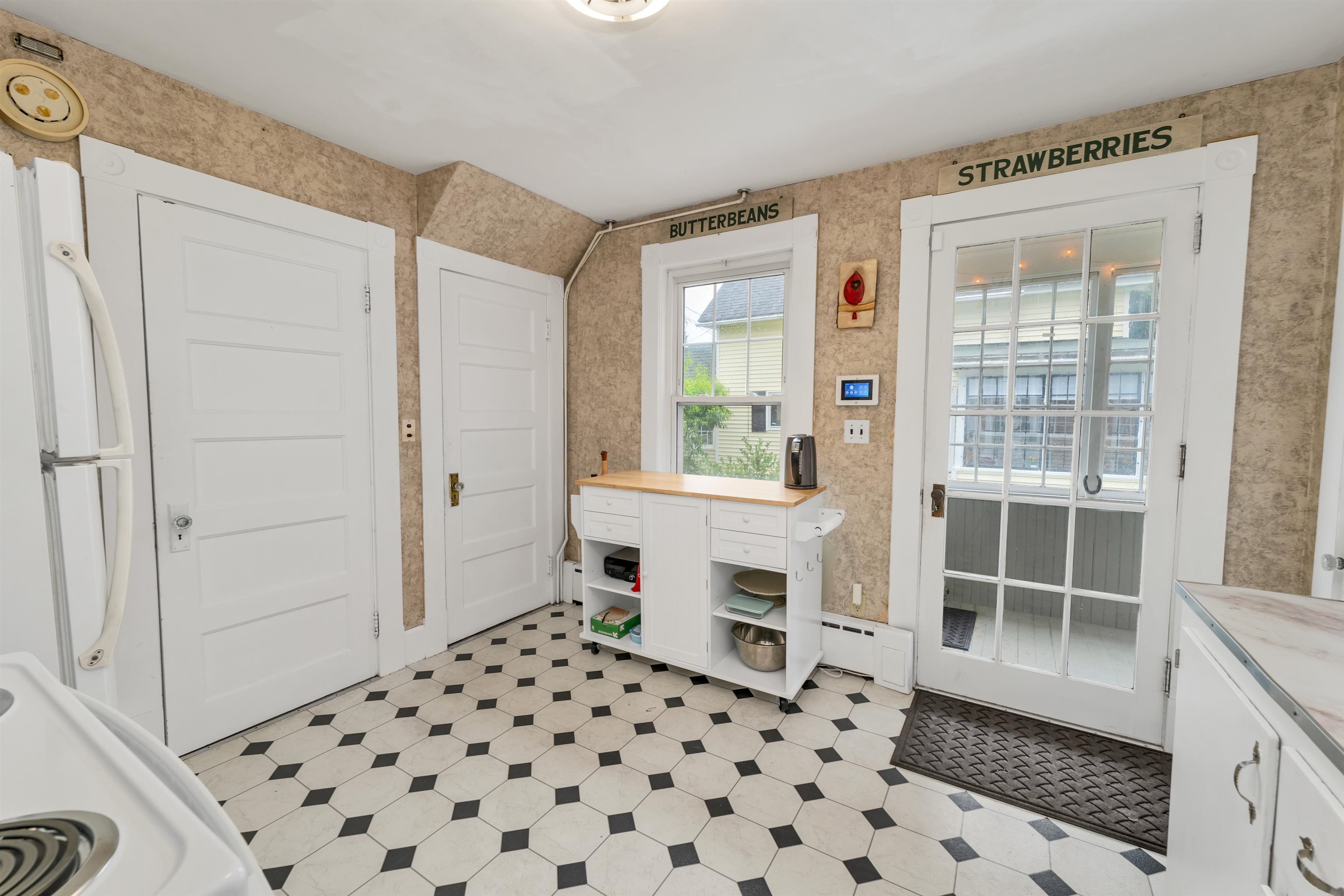 Laconia, New Hampshire 03246, United States, 3 Bedrooms Bedrooms, ,2 BathroomsBathrooms,Residential,Pending,165550