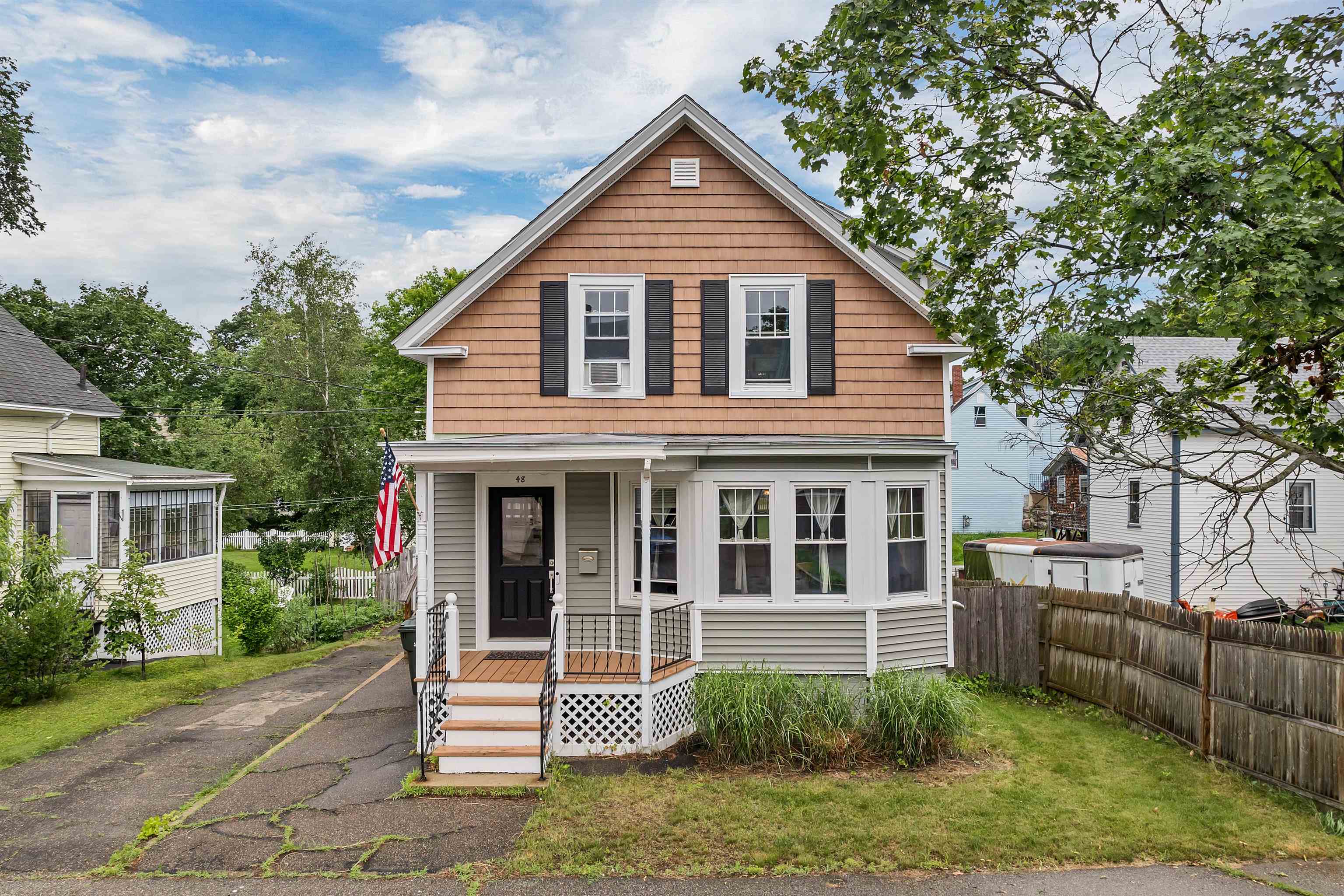 Laconia, New Hampshire 03246, United States, 3 Bedrooms Bedrooms, ,2 BathroomsBathrooms,Residential,Pending,165550