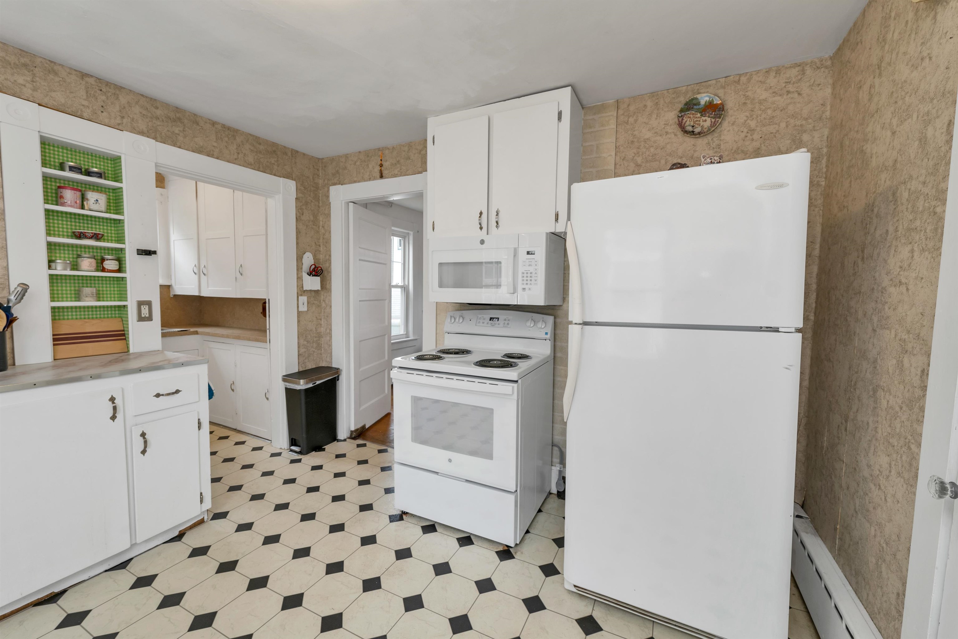 Laconia, New Hampshire 03246, United States, 3 Bedrooms Bedrooms, ,2 BathroomsBathrooms,Residential,Pending,165550