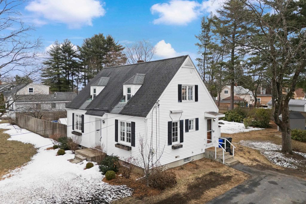 Photo of 86 Lamprey Street, Manchester, NH 03102 (MLS # 5079597)