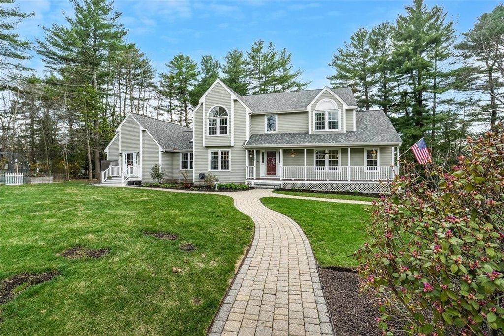 Photo of 137 Peele Road, Nashua, NH 03062 (MLS # 5084805)