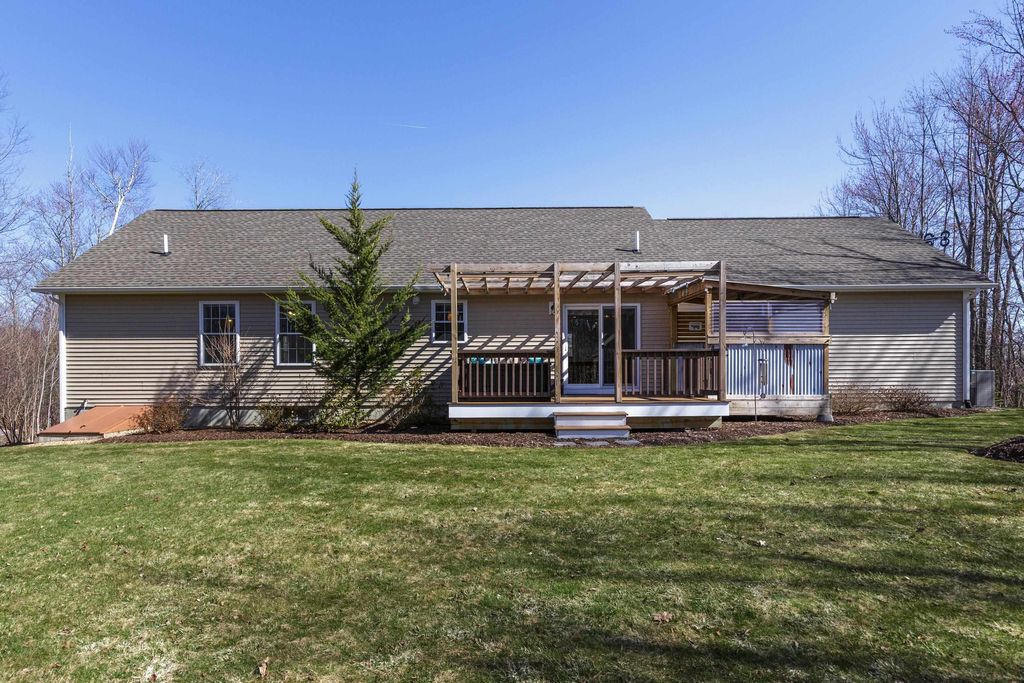 Photo of 22 High Meadow Drive, Deerfield, NH 03037 (MLS # 5083408)